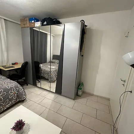Schoenes Zimmer In Bahnhofsnaehe In Einer Wohnung Mit Grosser Terrasse Gießen Exterior foto