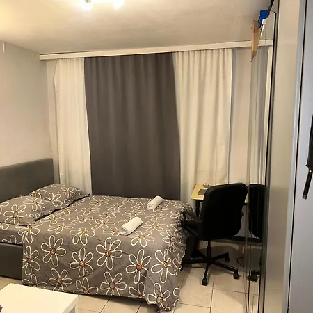 Schoenes Zimmer In Bahnhofsnaehe In Einer Wohnung Mit Grosser Terrasse Gießen Exterior foto