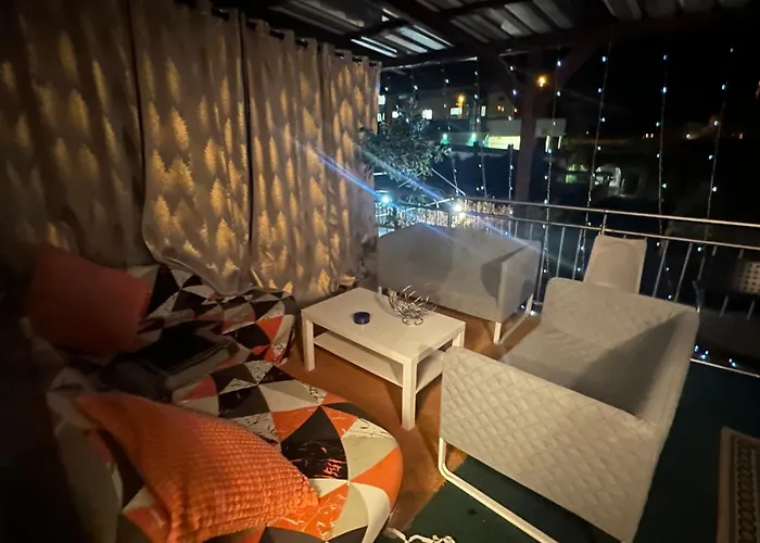 Schoenes Zimmer In Bahnhofsnaehe In Einer Wohnung Mit Grosser Terrasse