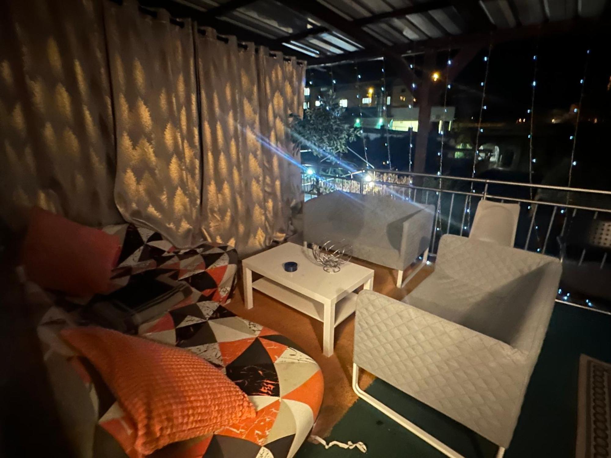 Homestay Schoenes In Bahnhofsnaehe In Einer Mit Grosser Terrasse
