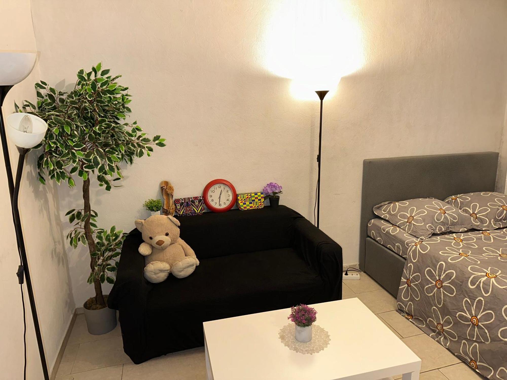 Schoenes In Bahnhofsnaehe In Einer Mit Grosser Terrasse Homestay *