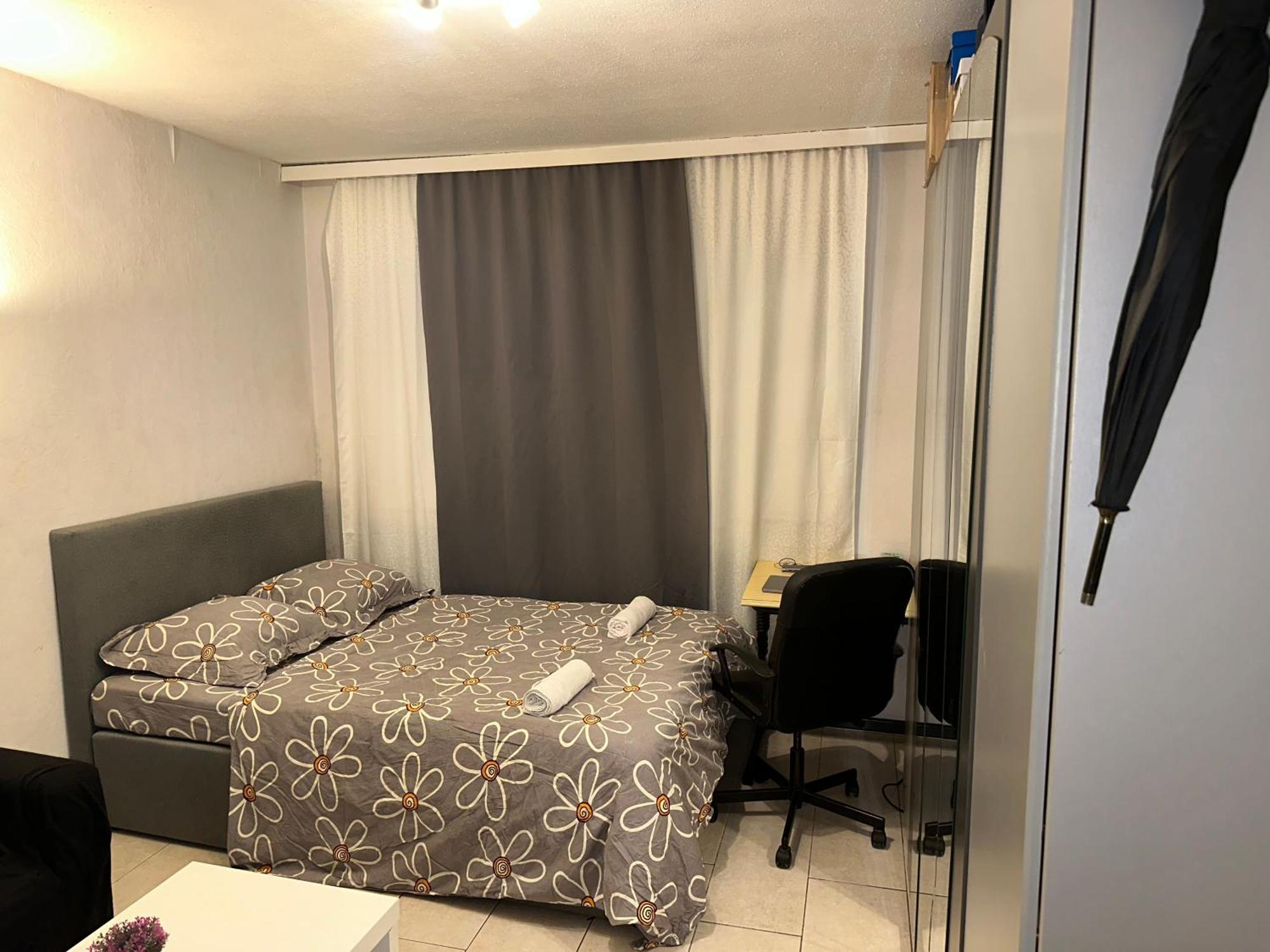 Schoenes In Bahnhofsnaehe In Einer Mit Grosser Terrasse Homestay